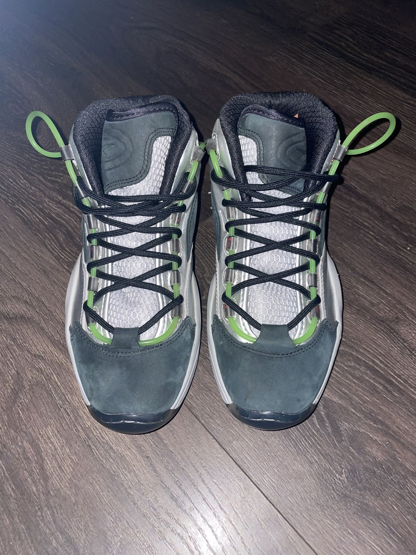 Reebok Question Mid Despicable Me Minions Gru's Lab Basketball Shoes Size 8