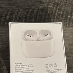 1of1 Apple AirPods with MagSafe Charging Case 