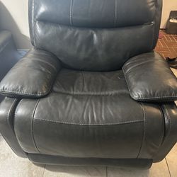 Living Spaces Garland Cuddler Recliner