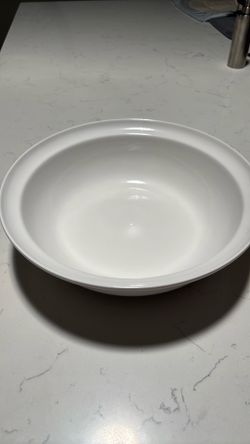 Ceramic serving or soup bowl