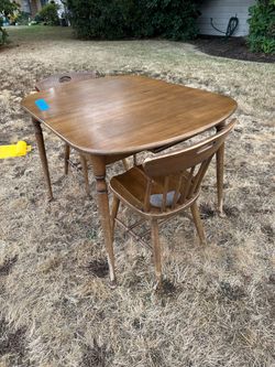 free Little wood dining table with two chairs
