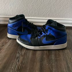 Air Jordan 1 Mid 'Hyper Royal