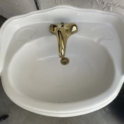 Porcelain Pedestal Sink 