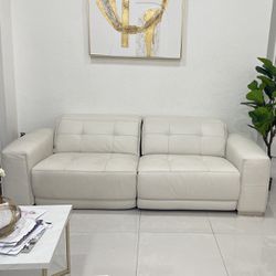 BEAUTIFUL WHITE LEATHER COUCH. Like NEW CONDITION. 