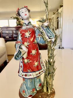 Wucai Porcelain Lady Figurines