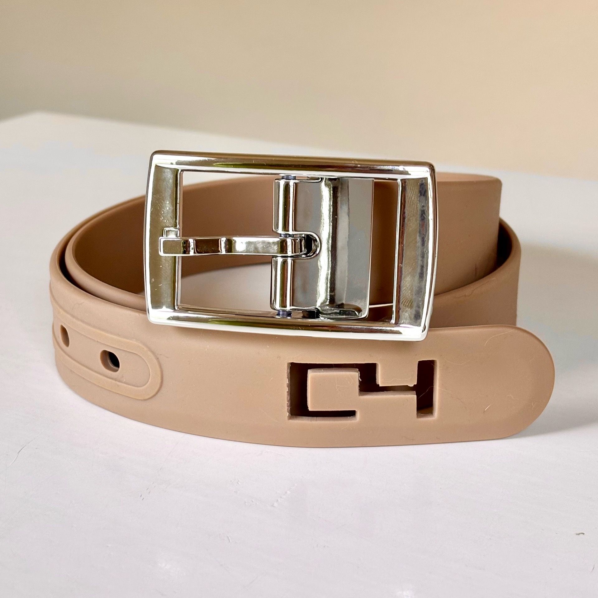 C4 Silicone Belt with Plastic Buckle for Equestrian Sports or Casual Wear, Medium, Khaki