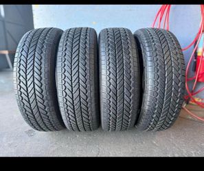 ♦️‼️ 225 65 R 17 Bridgestone tires en perfectas condiciones de Vida