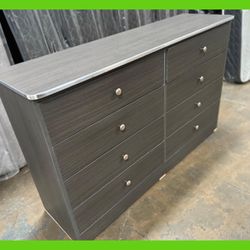 8 drawers dresser/ Eight drawers dresser
