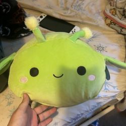 pilar the green grasshopper squishmallow stackable