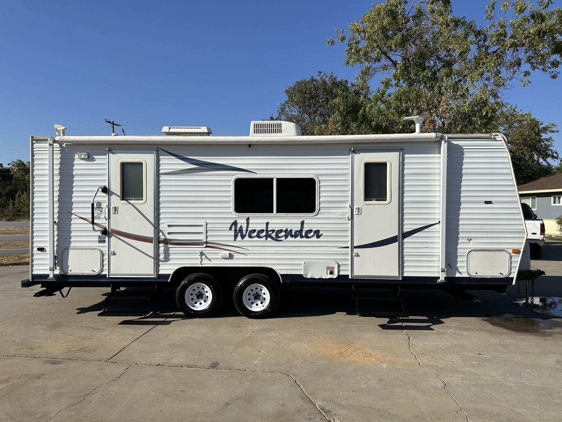 2007 Weekender By Skyline 26’ 1 Slide-Out