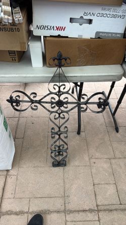 Metal cross