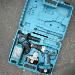 MAKITA Cordless Drill Driver with Extra Battery, Charger, Case