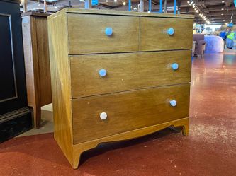 Short White Knob 3-Drawer Dresser