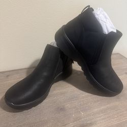 Sketchers booties New In Box. Black Size 7