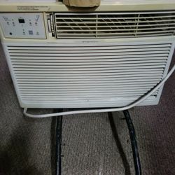 18000 Btu 220 Volt...NOT 110 WINDOW AC UNIT