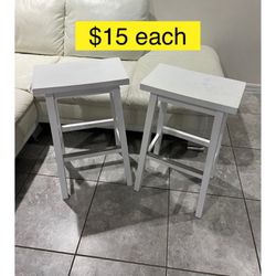 While wood stools, chairs $15 eaxh firm price / Banquitos blancos $15 cada uno