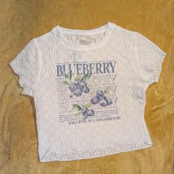 Lace graphic crop shirt