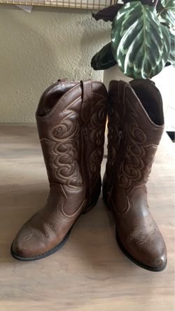 Cowgirl boots size 13 little girl