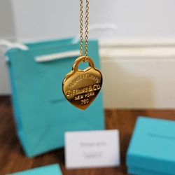 Authentic Return to Tiffany®
Heart Tag Pendant
in 18k Yellow Gold