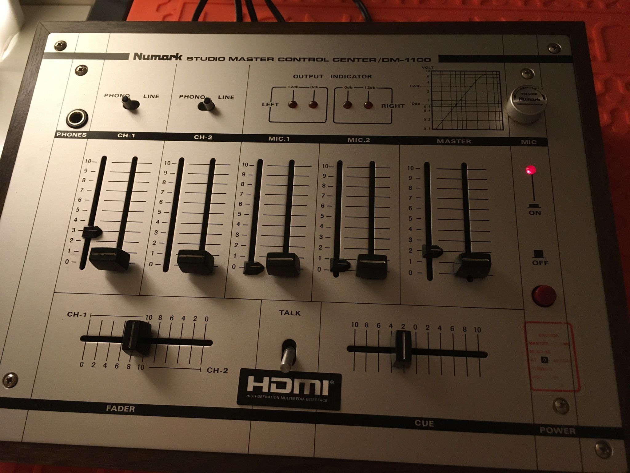 Numark DM-1100 Mixer