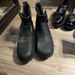 Ugg leather Boots Size 6  new