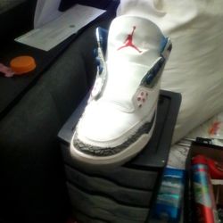 Jordans Retro 3  Blu& White