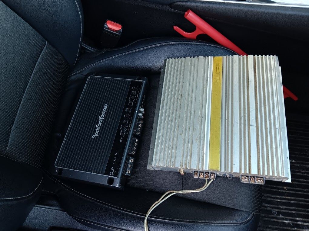 Vendo 2 Amplificadores Uno Para Bass Y Otro Para Medios Trabajan Bien Los 2 $120 Por Los Dos Firme Precio