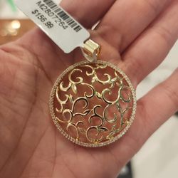 New Vintage  Filigree Round Medallion Pendant gold