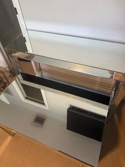 Mirrored Glass Console Table – Modern & Elegant