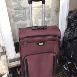 Very Nice Four Wheel 28 Inch Spinner With Extension Handle Suitcase Only $40