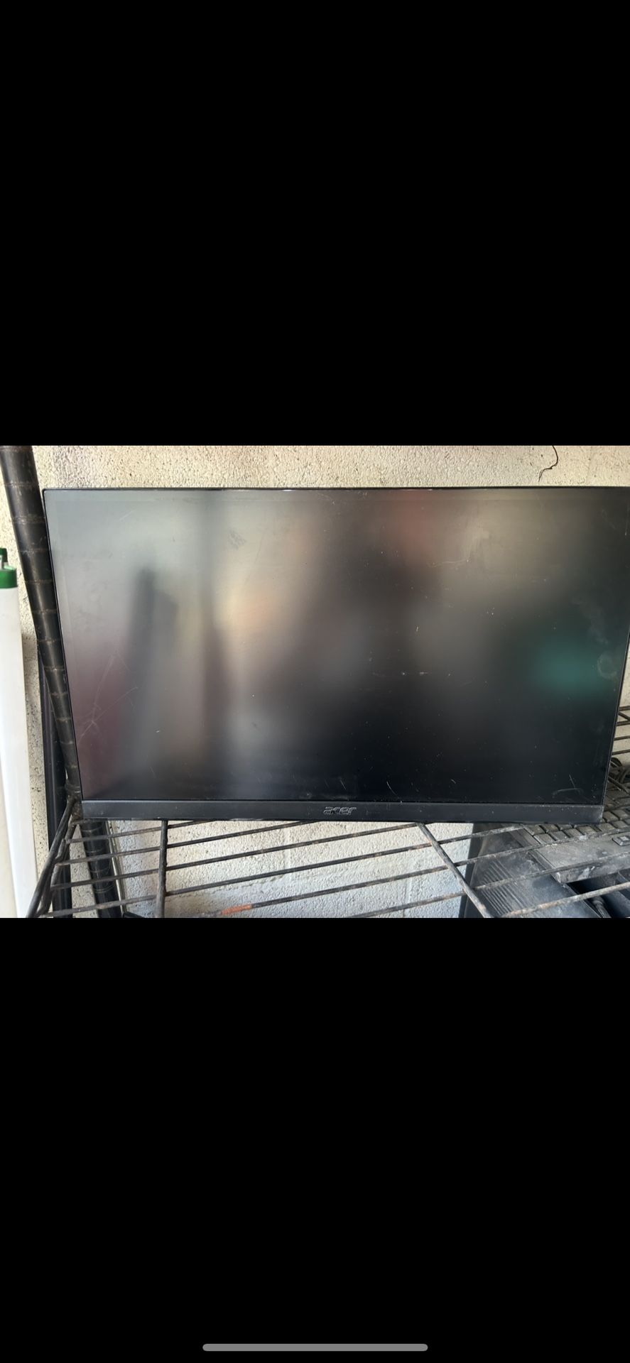 Acer Laptop , 2 Monitores, Nos Bocinas Y Una Computador De Escritorio Con Su Monitor