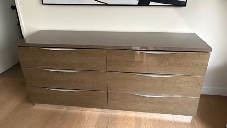 Platinum Italian Wood 6 Drawer Dresser