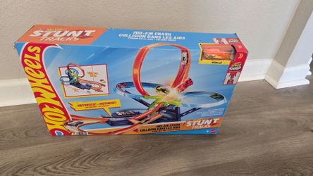 Hot wheel stunt track