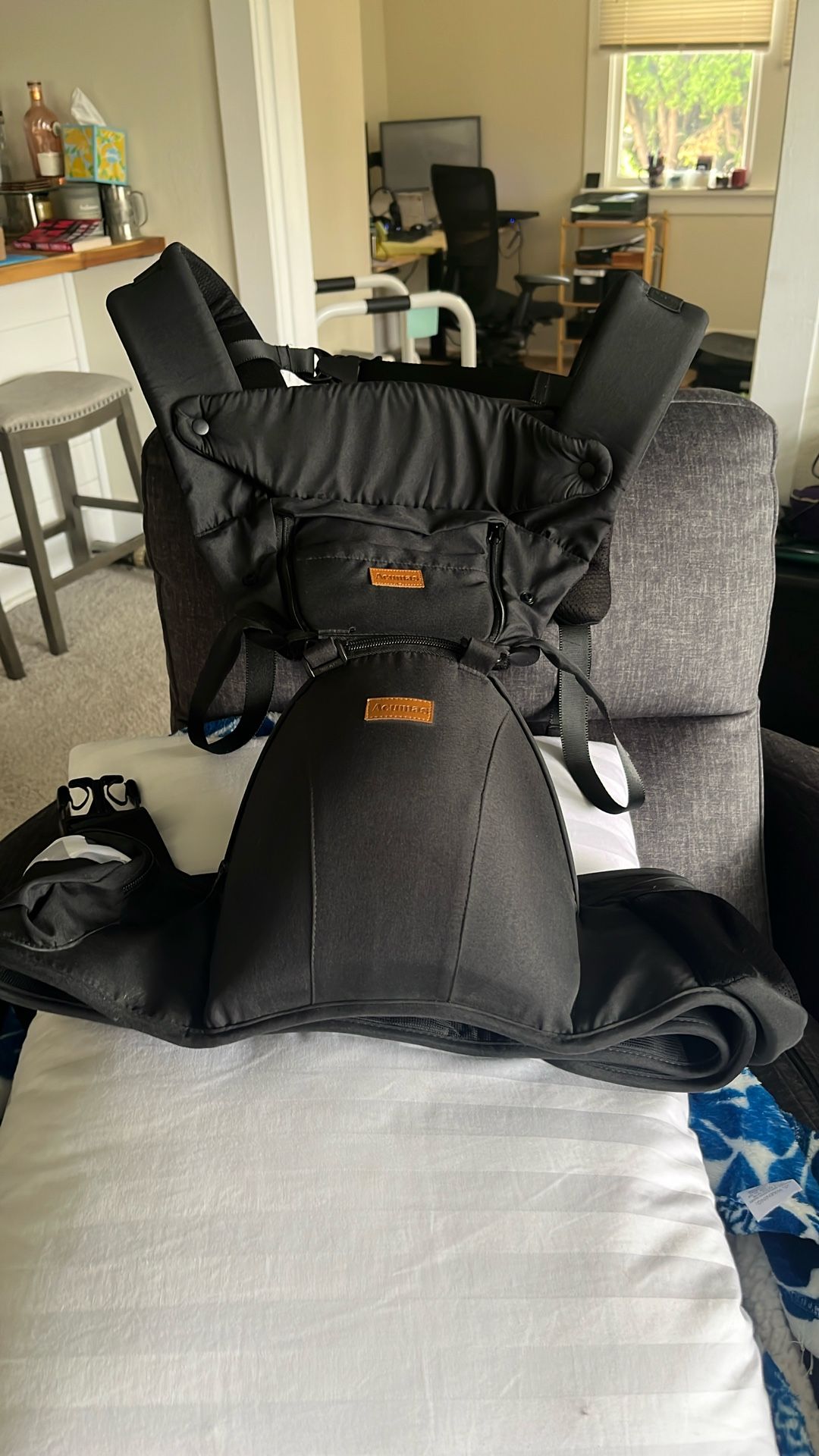 Acumas Baby Carrier w/ Hip Seat