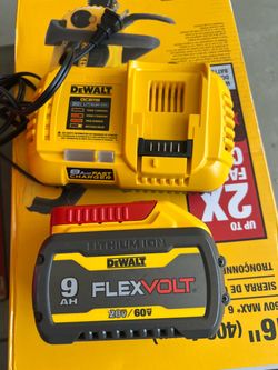 DeWalt FLEXVOLT 9Ah Battery + DCB118 Fast Charger - Like New
