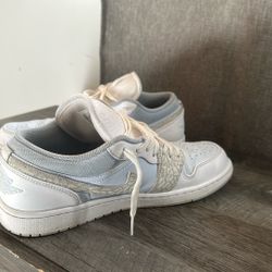 Jordan 1’s Low Blue Tint Elephant Print