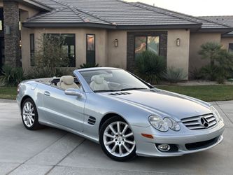 2007 MERCEDES-BENZ SL 550 Convertible Beautiful 1 owner car All maintenance at the Mercedes dealership on time (carfax proofs that and I can send yo