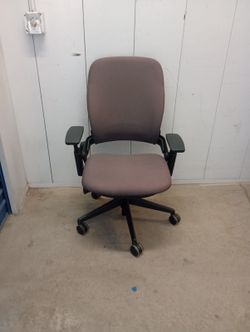 Steelcase leap v2 fully Ergonomic task chair with lumbar support tensioner