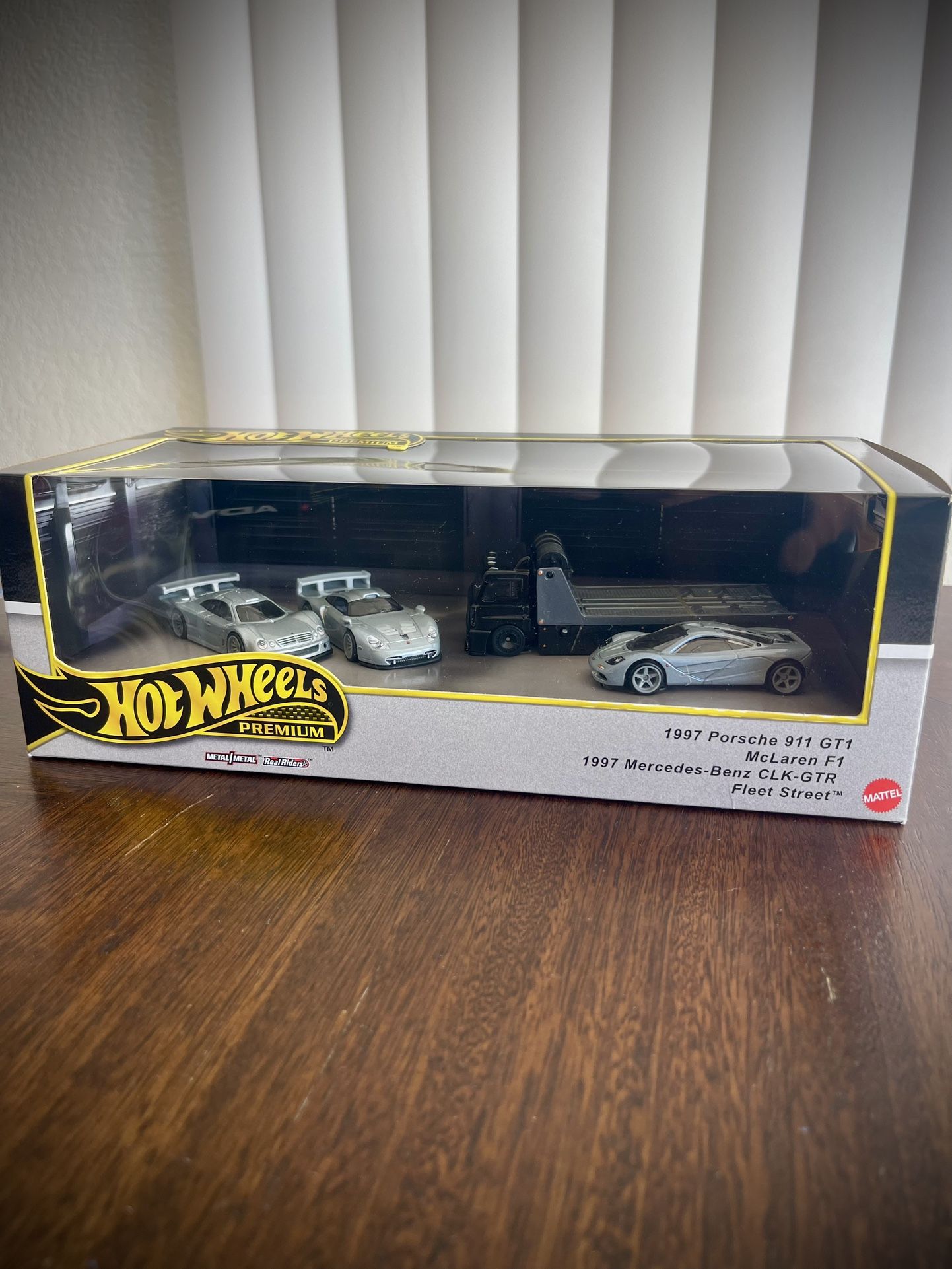 Hot Wheels Premium Collector Diorama 90s Supercars Set Porsche 911, CLK, McLaren