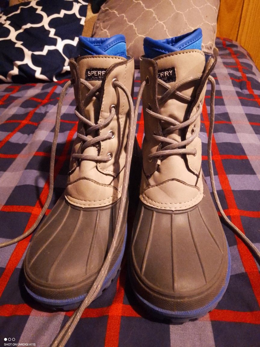 Boys Sperry Boots Size 4