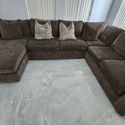 Nice large Havertys sectional sofa