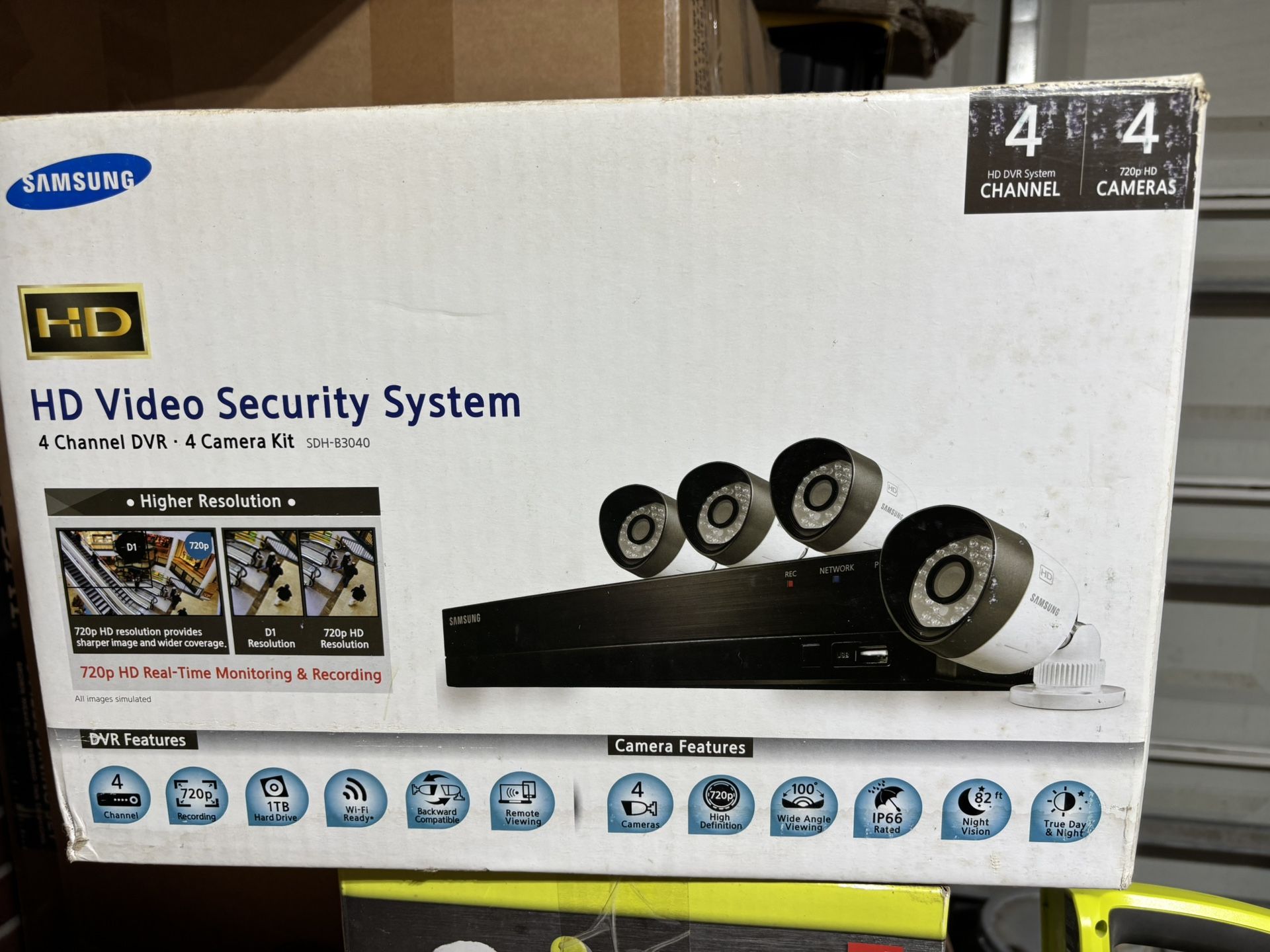 $250 Or Best Offer! Samsung Security System Kit 4 Channel DVR W/4 Cameras SDH-P3042