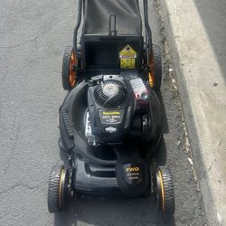 Lawn Mover Poliandrias Pro Nueva Gas  Solo Trae Un Detalle En La Lenta Lo Menos 180 Cuesta 400 En La Tienda