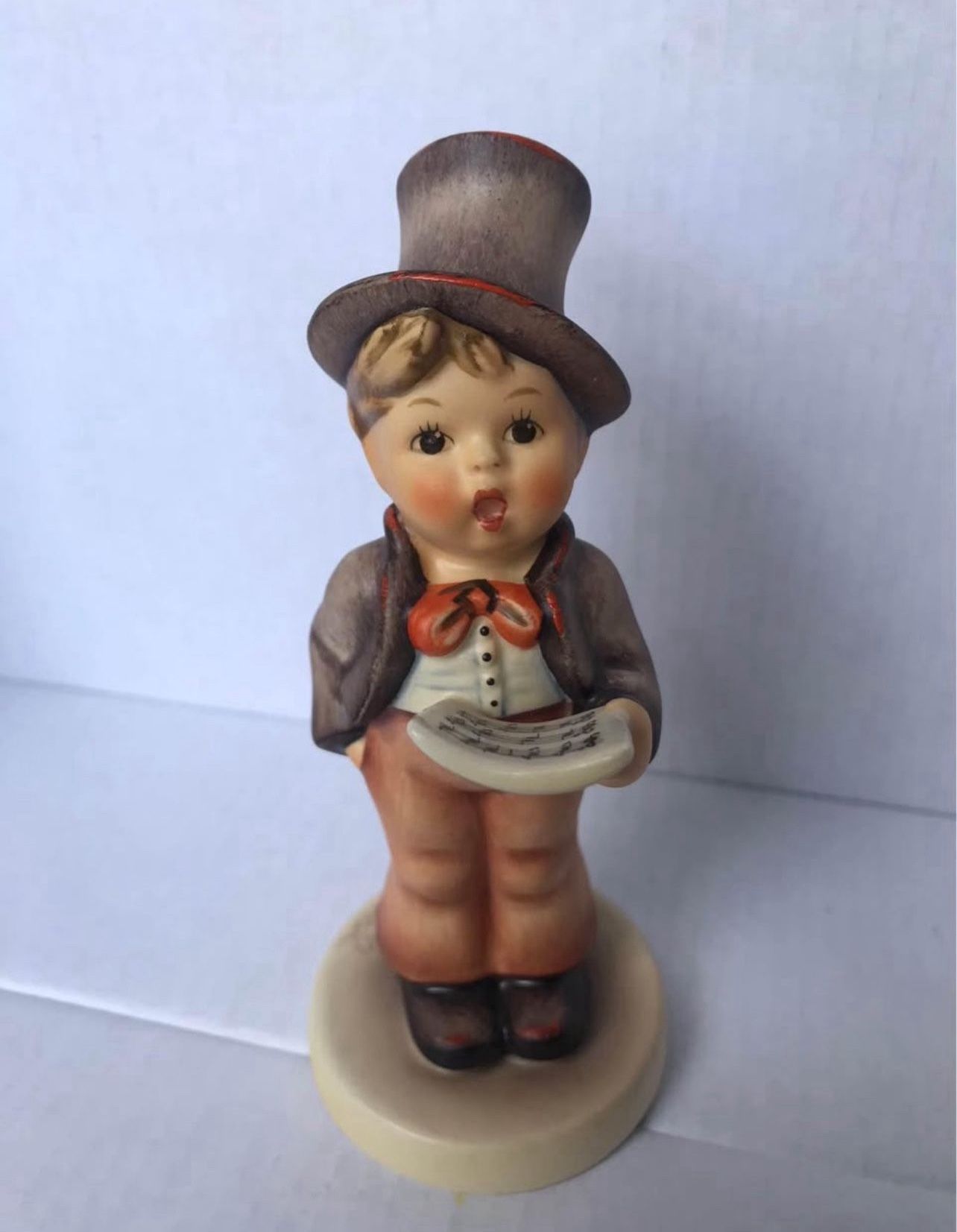 VINTAGE HUMMEL “Street Singer” PORCELAIN FIGURINE #131 - 5” - TMK-6