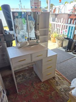 Vanity table