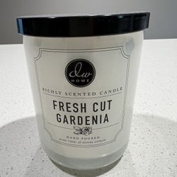 DW Home Richly  Scented Fresh Cut Gardenia Candle