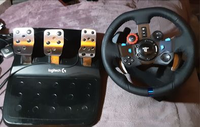 Logitech G920 Driving Force Racing Weel For Play Station 5 and X Box.