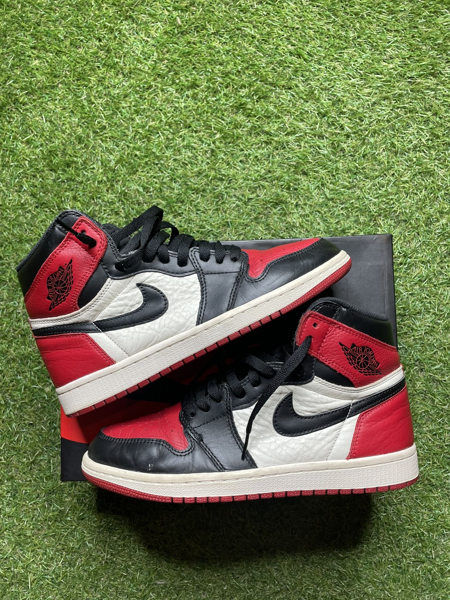 Air Jordan 1 Retro High OG Bred Toe 