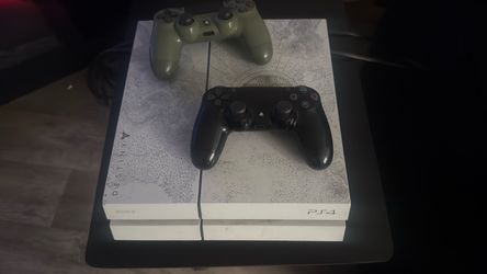 PS4 2 controllers