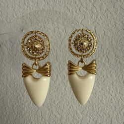 Women’s white and gold drop earrings 